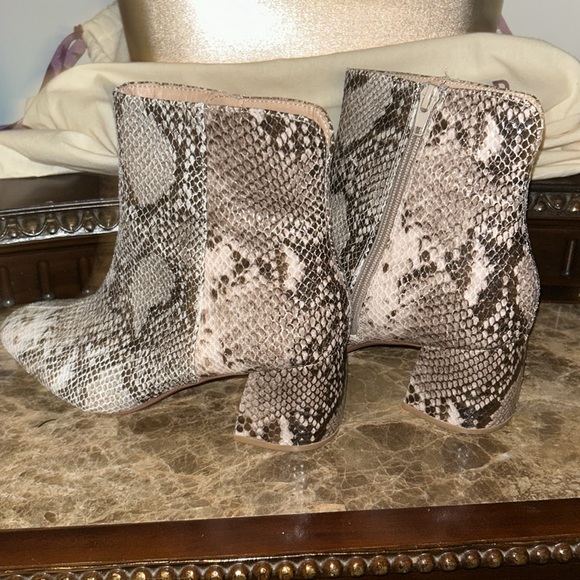 Chinese Laundry Block heel booties - Picture 2 of 5